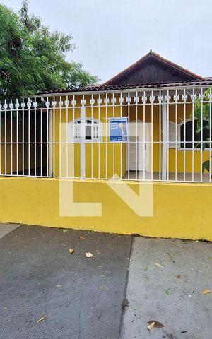 Casa à venda com 64m², 2 quartos e 4 vagas Casa à venda com 64m², 2 quartos e 4 vagasFachada