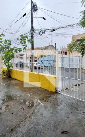 Casa à venda com 64m², 2 quartos e 4 vagas Casa à venda com 64m², 2 quartos e 4 vagasQuintal