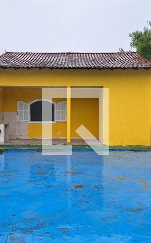 Casa à venda com 64m², 2 quartos e 4 vagas Casa à venda com 64m², 2 quartos e 4 vagasQuintal
