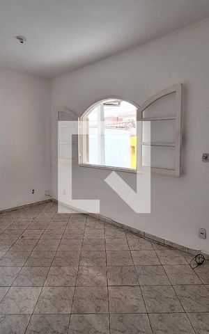 Casa à venda com 64m², 2 quartos e 4 vagas Casa à venda com 64m², 2 quartos e 4 vagasSala