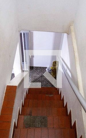 Casa à venda com 138m², 3 quartos e 2 vagasEscada