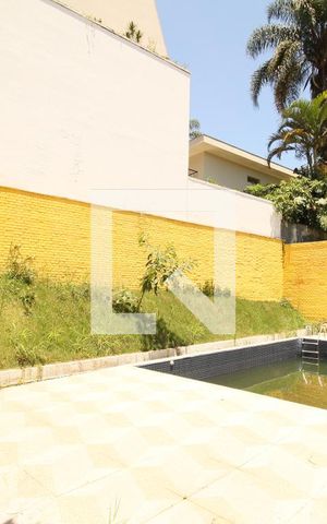 Casa à venda com 300m², 6 quartos e 2 vagasQuintal 