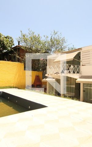 Casa à venda com 300m², 6 quartos e 2 vagasQuintal 