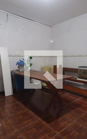 Casa à venda com 219m², 2 quartos e 1 vagaCasa da Frente - Sala e Cozinha
