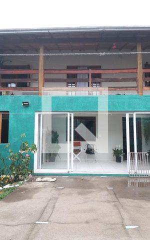 Casa à venda com 219m², 2 quartos e 1 vagaFachada da casa dos fundos