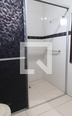 Casa à venda com 219m², 2 quartos e 1 vagaCasa da Frente - Banheiro
