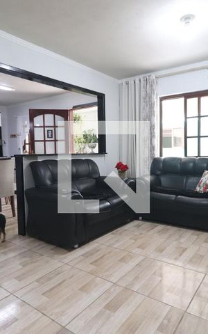 Casa à venda com 219m², 2 quartos e 1 vagaCasa dos Fundos - Sala