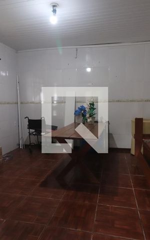 Casa à venda com 219m², 2 quartos e 1 vagaCasa da Frente - Sala e Cozinha
