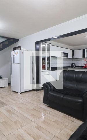 Casa à venda com 219m², 2 quartos e 1 vagaCasa dos Fundos - Sala