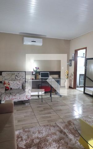 Casa à venda com 219m², 2 quartos e 1 vagaCasa fundos / Sala