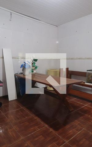 Casa à venda com 219m², 2 quartos e 1 vagaCasa da Frente - Sala e Cozinha