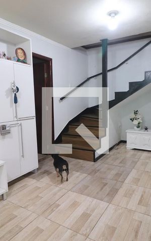 Casa à venda com 219m², 2 quartos e 1 vagaCasa dos Fundos - Sala