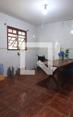 Casa à venda com 219m², 2 quartos e 1 vagaCasa da Frente - Sala e Cozinha
