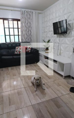 Casa à venda com 219m², 2 quartos e 1 vagaCasa dos Fundos - Sala