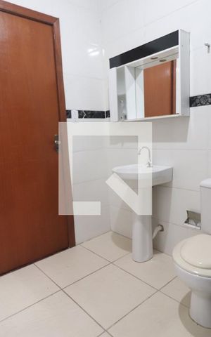 Casa à venda com 219m², 2 quartos e 1 vagaCasa da Frente - Banheiro
