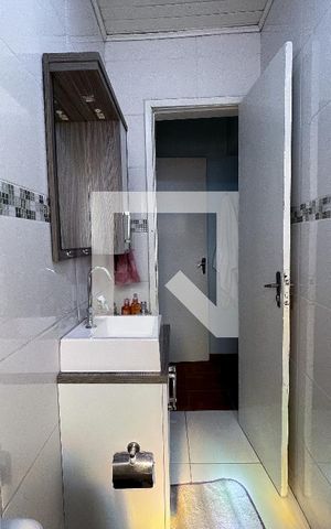 Casa à venda com 300m², 4 quartos e 2 vagas Casa à venda com 300m², 4 quartos e 2 vagasBanheiro