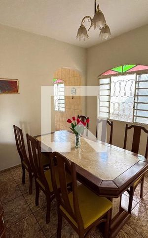 Casa à venda com 360m², 3 quartos e 3 vagas Casa à venda com 360m², 3 quartos e 3 vagasCopa