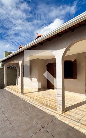 Casa à venda com 360m², 3 quartos e 3 vagas Casa à venda com 360m², 3 quartos e 3 vagasQuintal