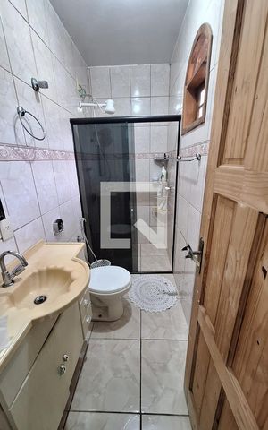 Casa à venda com 250m², 5 quartos e 5 vagasBanheiro 4
