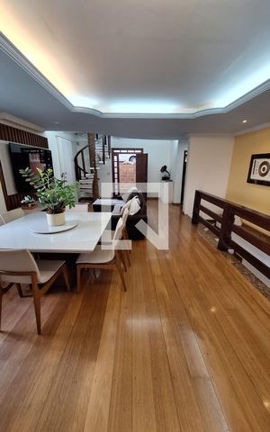 Casa à venda com 250m², 5 quartos e 5 vagasSala