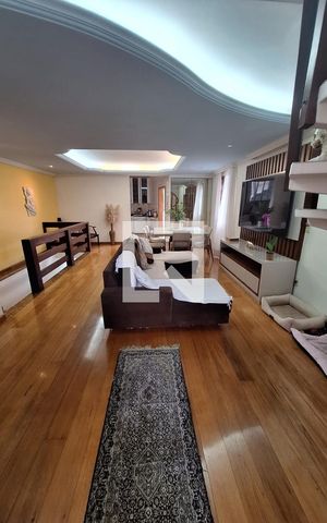 Casa à venda com 250m², 5 quartos e 5 vagasSala