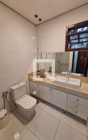 Casa à venda com 250m², 5 quartos e 5 vagasBanheiro 2