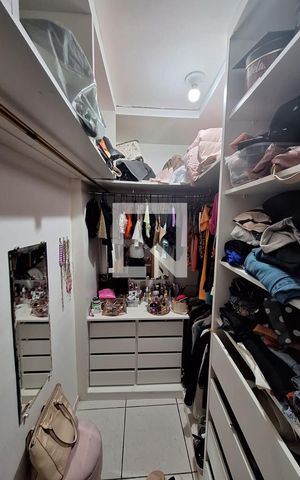 Casa à venda com 250m², 5 quartos e 5 vagasCloset - Quarto 3