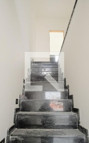 Casa à venda com 160m², 3 quartos e 3 vagasEscada