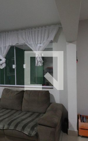 Casa à venda com 156m², 3 quartos e 2 vagas Casa à venda com 156m², 3 quartos e 2 vagasSala