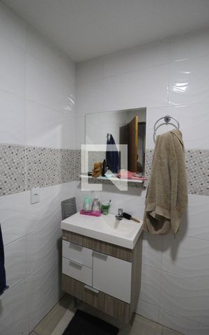 Casa à venda com 156m², 3 quartos e 2 vagas Casa à venda com 156m², 3 quartos e 2 vagasBanheiro 2