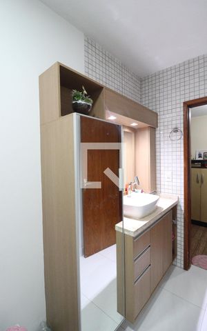 Casa à venda com 156m², 3 quartos e 2 vagas Casa à venda com 156m², 3 quartos e 2 vagasBanheiro