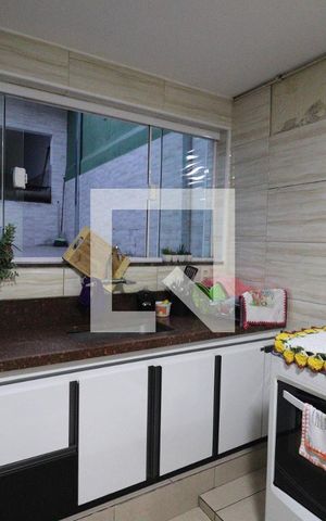 Casa à venda com 156m², 3 quartos e 2 vagas Casa à venda com 156m², 3 quartos e 2 vagasCozinha e Área de Serviço
