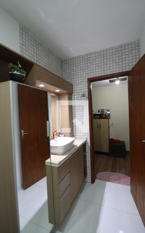 Casa à venda com 156m², 3 quartos e 2 vagas Casa à venda com 156m², 3 quartos e 2 vagasBanheiro