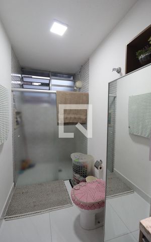Casa à venda com 156m², 3 quartos e 2 vagas Casa à venda com 156m², 3 quartos e 2 vagasBanheiro