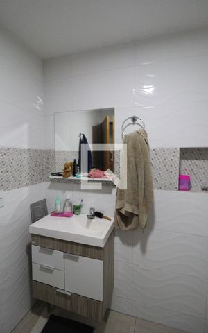 Casa à venda com 156m², 3 quartos e 2 vagas Casa à venda com 156m², 3 quartos e 2 vagasBanheiro 2