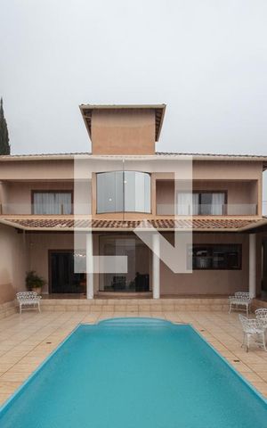 Casa para alugar com 750m², 6 quartos e 8 vagasPiscina
