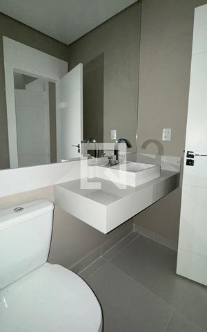 Casa de condomínio à venda com 556m², 4 quartos e 3 vagasBanheiro da Suíte 1