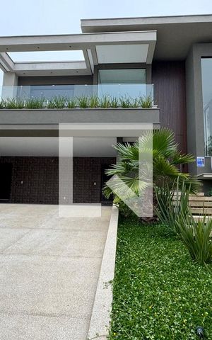 Casa de condomínio à venda com 556m², 4 quartos e 3 vagasFachada