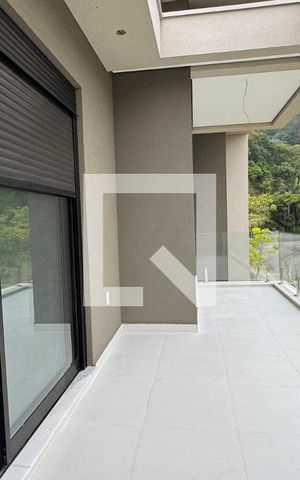 Casa de condomínio à venda com 556m², 4 quartos e 3 vagassacada da Suíte 2