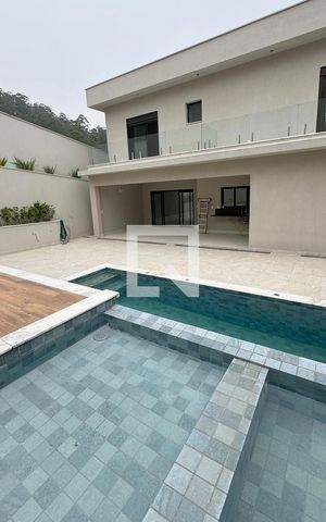 Casa de condomínio à venda com 556m², 4 quartos e 3 vagasPiscina
