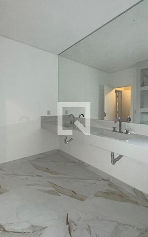 Casa de condomínio à venda com 556m², 4 quartos e 3 vagasBanheiro da Suíte 2