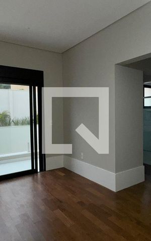 Casa de condomínio à venda com 556m², 4 quartos e 3 vagasSuíte 5