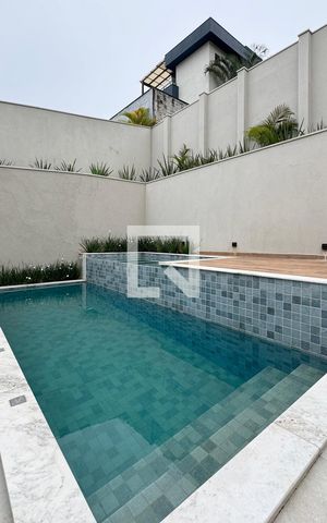 Casa de condomínio à venda com 556m², 4 quartos e 3 vagasPiscina