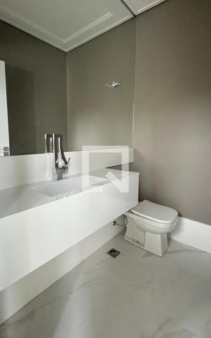 Casa de condomínio à venda com 556m², 4 quartos e 3 vagasLavabo