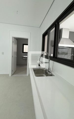 Casa de condomínio à venda com 556m², 4 quartos e 3 vagasCozinha