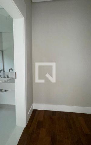 Casa de condomínio à venda com 556m², 4 quartos e 3 vagasCloset da suíte 4