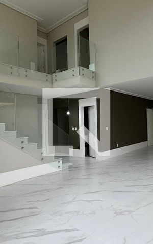 Casa de condomínio à venda com 556m², 4 quartos e 3 vagasSala