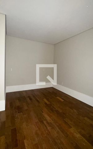 Casa de condomínio à venda com 556m², 4 quartos e 3 vagasCloset da suíte 2