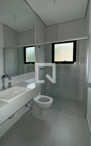 Casa de condomínio à venda com 556m², 4 quartos e 3 vagasBanheiro da Suíte 3