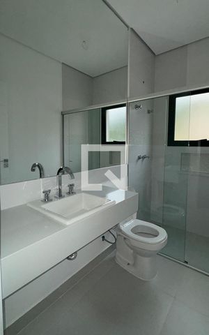 Casa de condomínio à venda com 556m², 4 quartos e 3 vagasBanheiro da Suíte 3